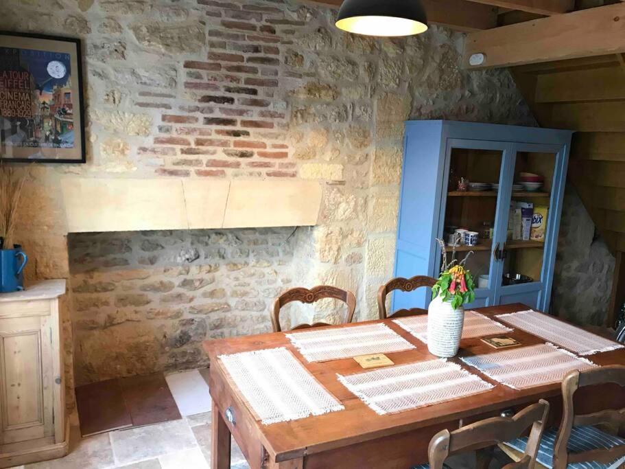 La Maison Du Puit Castels 外观 照片